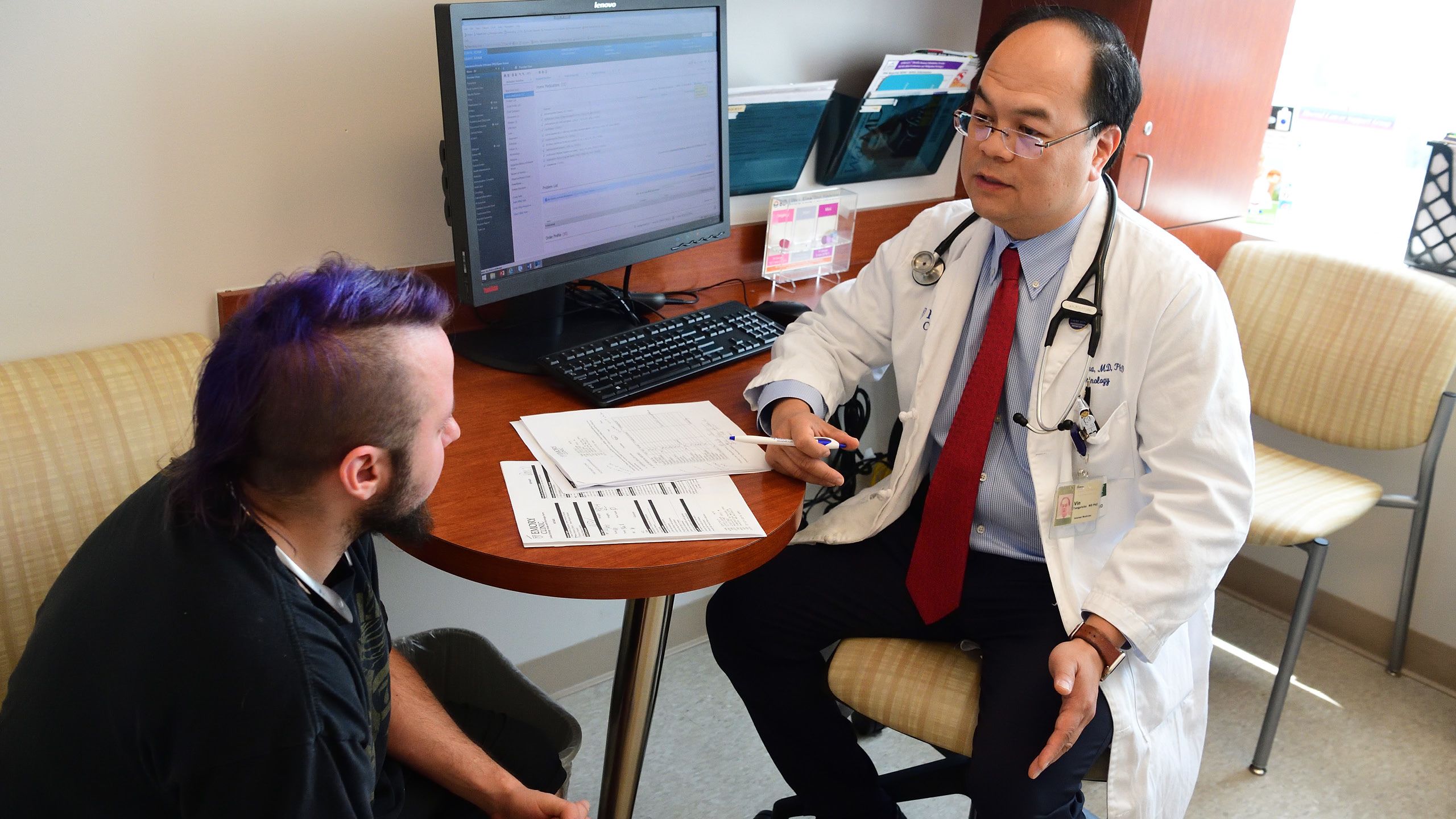 Vin Tangpricha talking with a patient during an appointment.