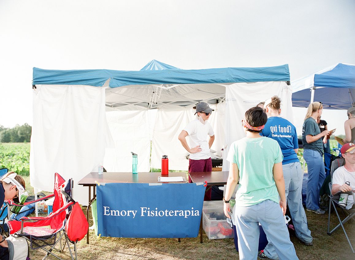 Emory students from the School of Medicine's Physicians Assistant (PA) Program volunteer in a field