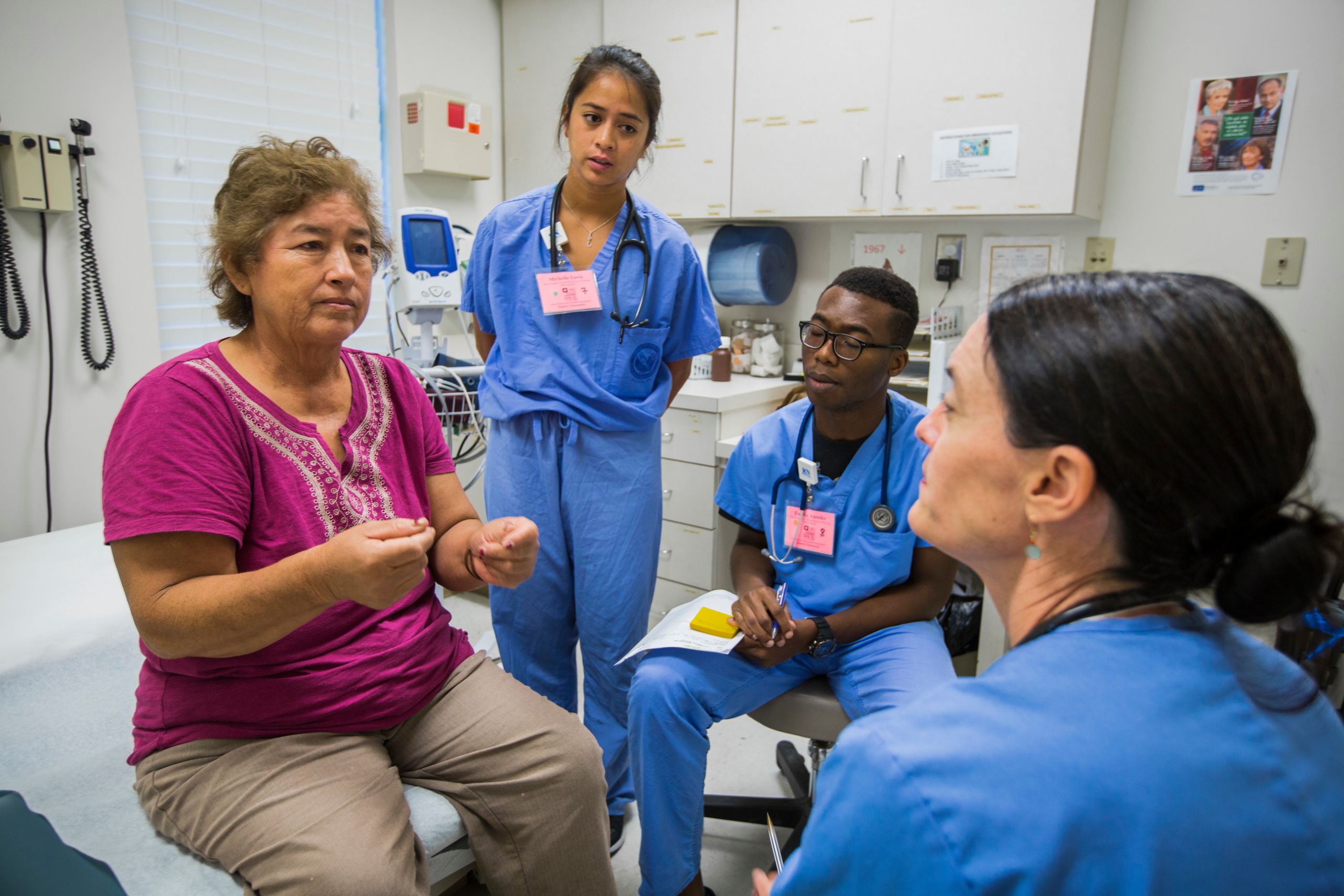 Emory nurse practitioner students help assess a patient at Ellenton Health Clinic.