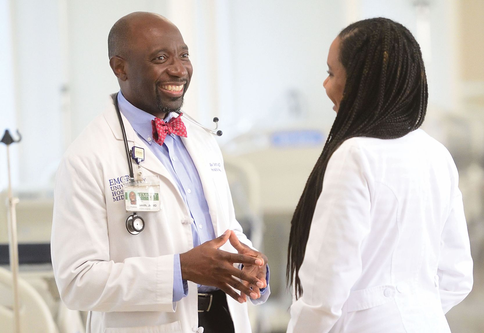 an image of a doctor speaking with a social worker in the hospital