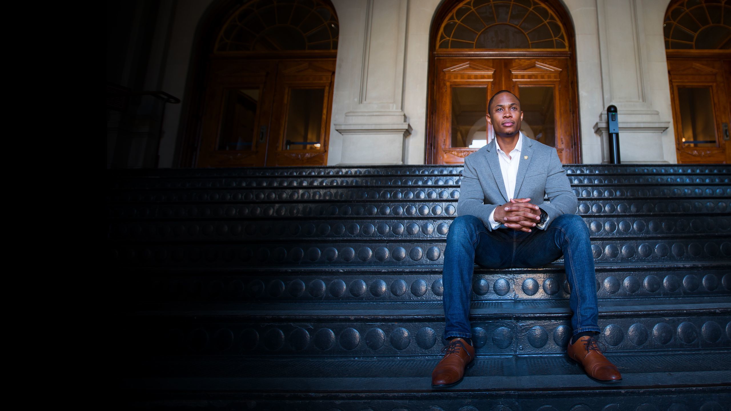 Emory graduate Taos Wynn sitting on steps