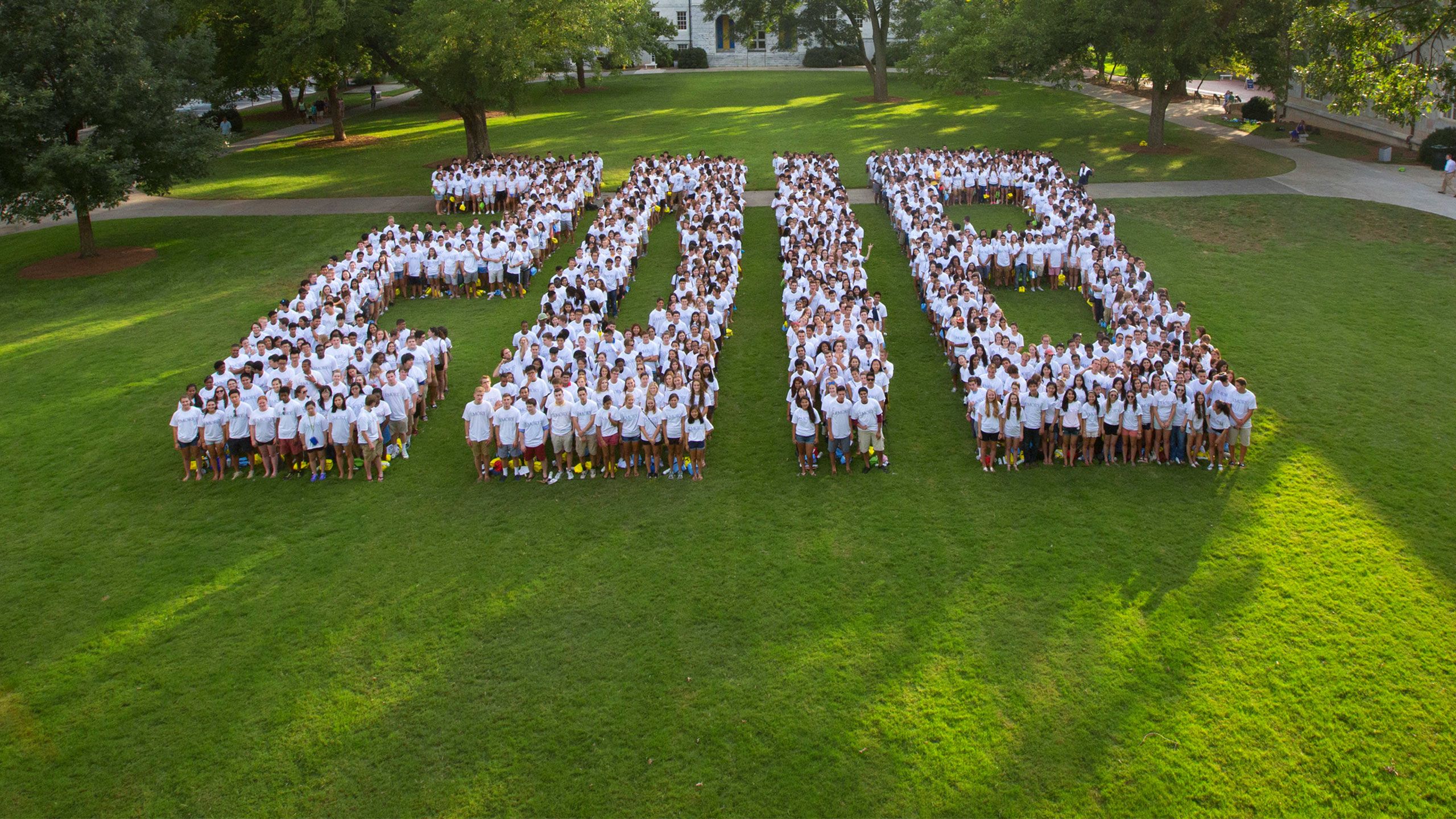 A group of the Emory Class of 2018 pose to form the numerals in "2018"