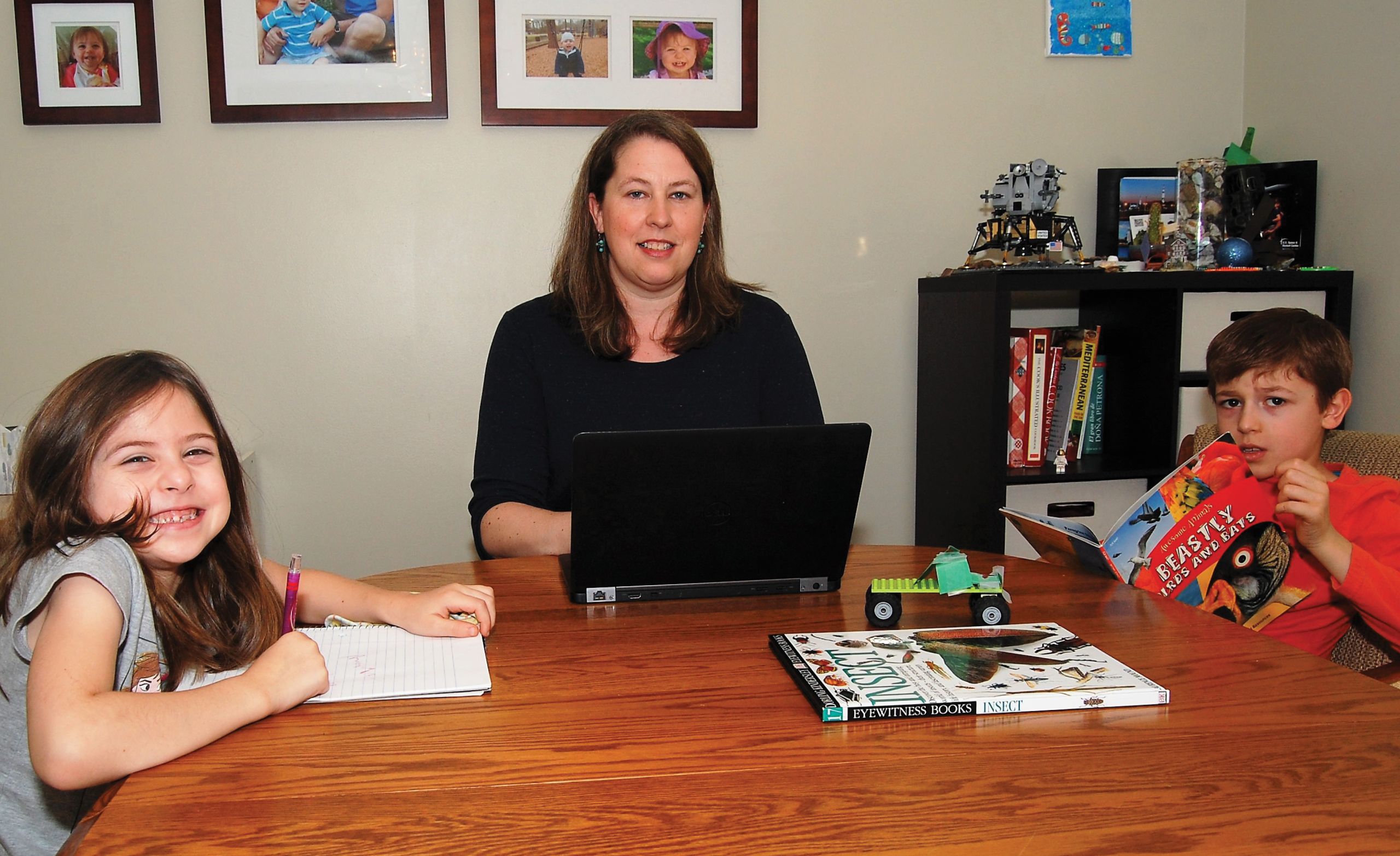 Julie Clennon with her children at the dining room table doing virtual learning.