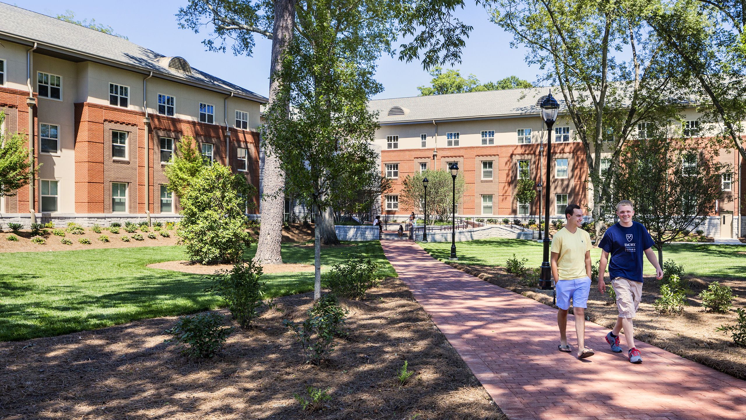 Students walking on Oxford campus