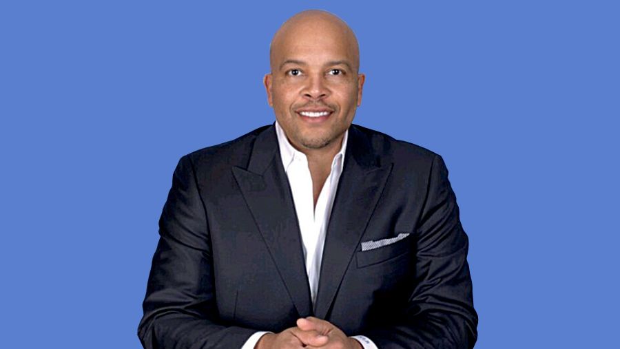 a headshot of Kelvin Brown.