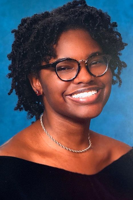 Elizabeth Fulton headshot