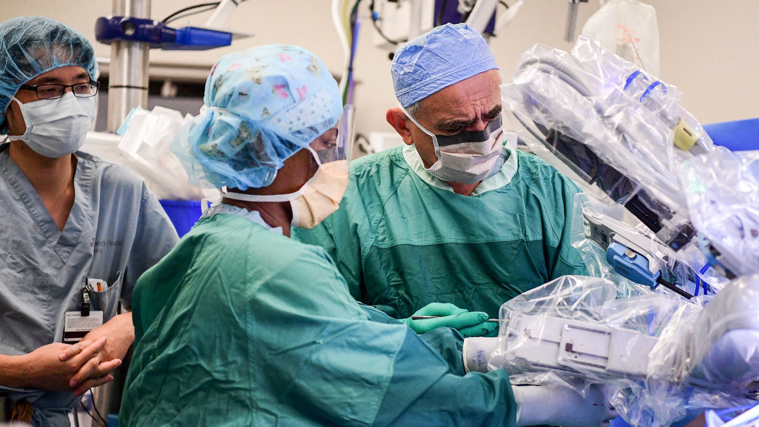 Medical personnel in robotic surgery