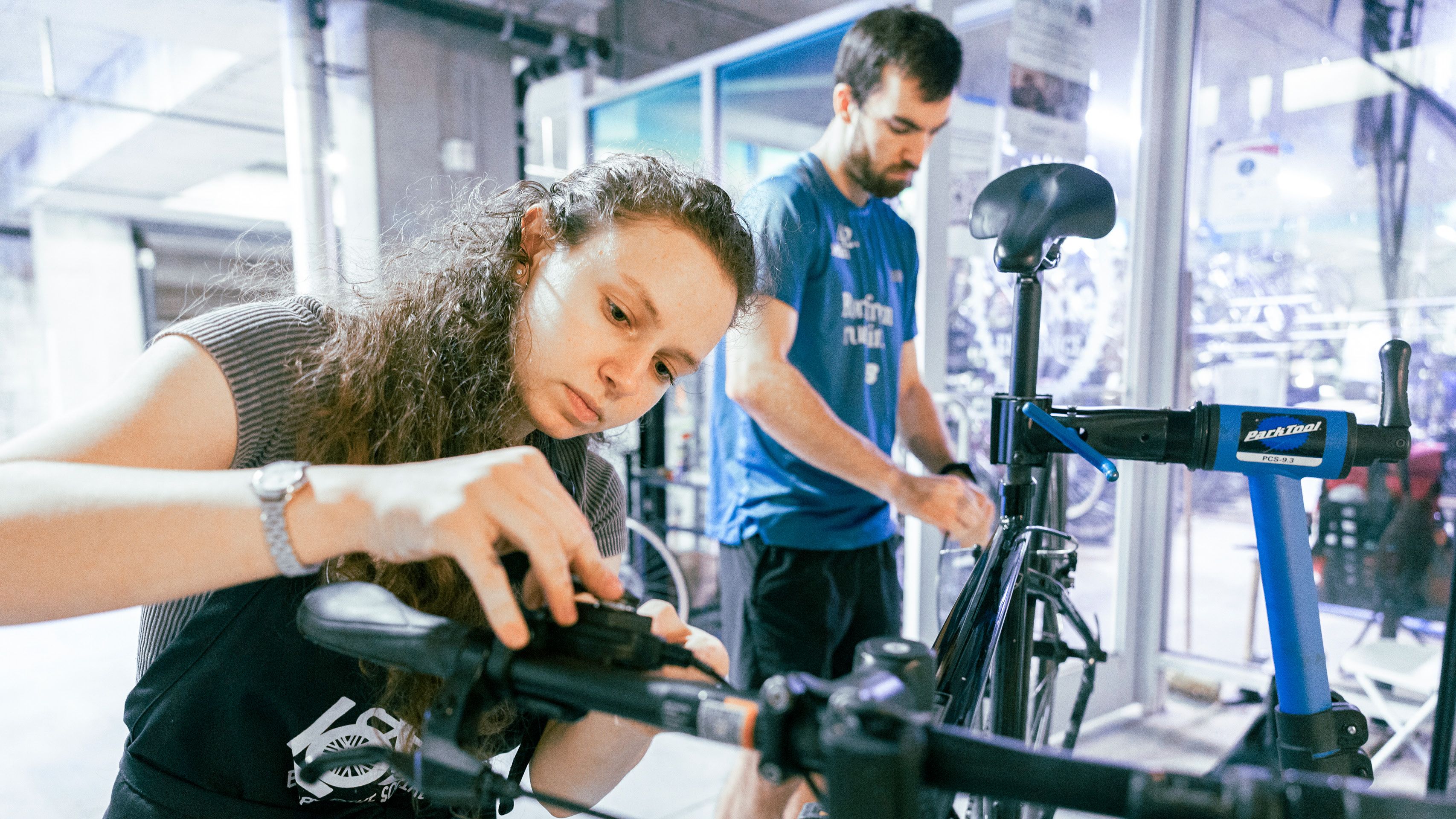Photo of Alison Thieberg working on a bike at The Fixie on Emory's main campus.