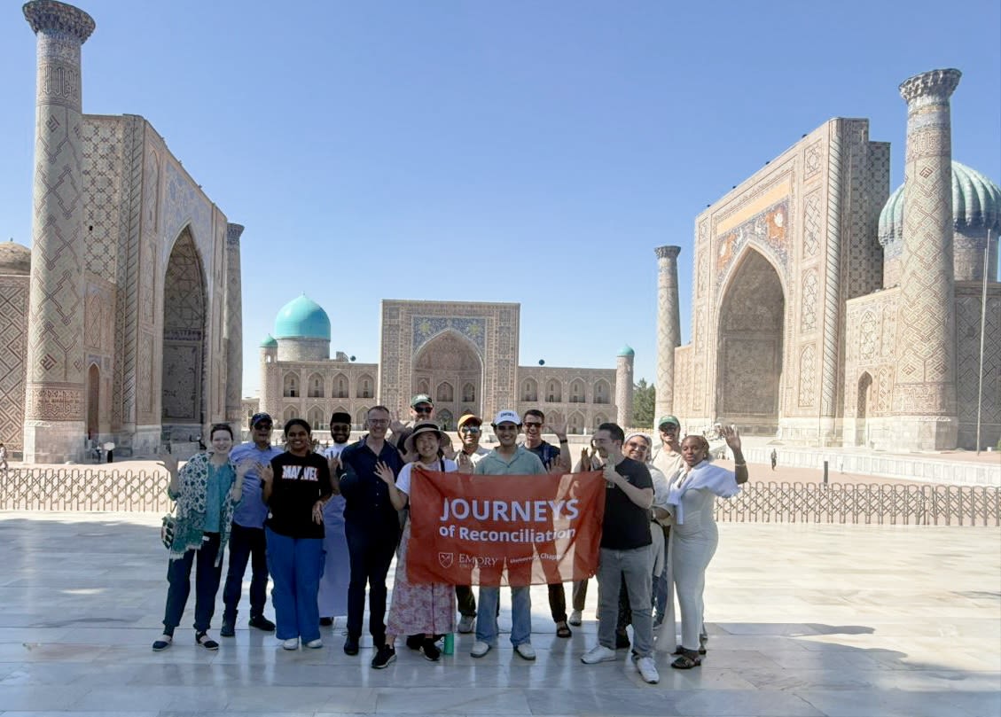 Group picture of students holding Journeys of Reconciliation banner