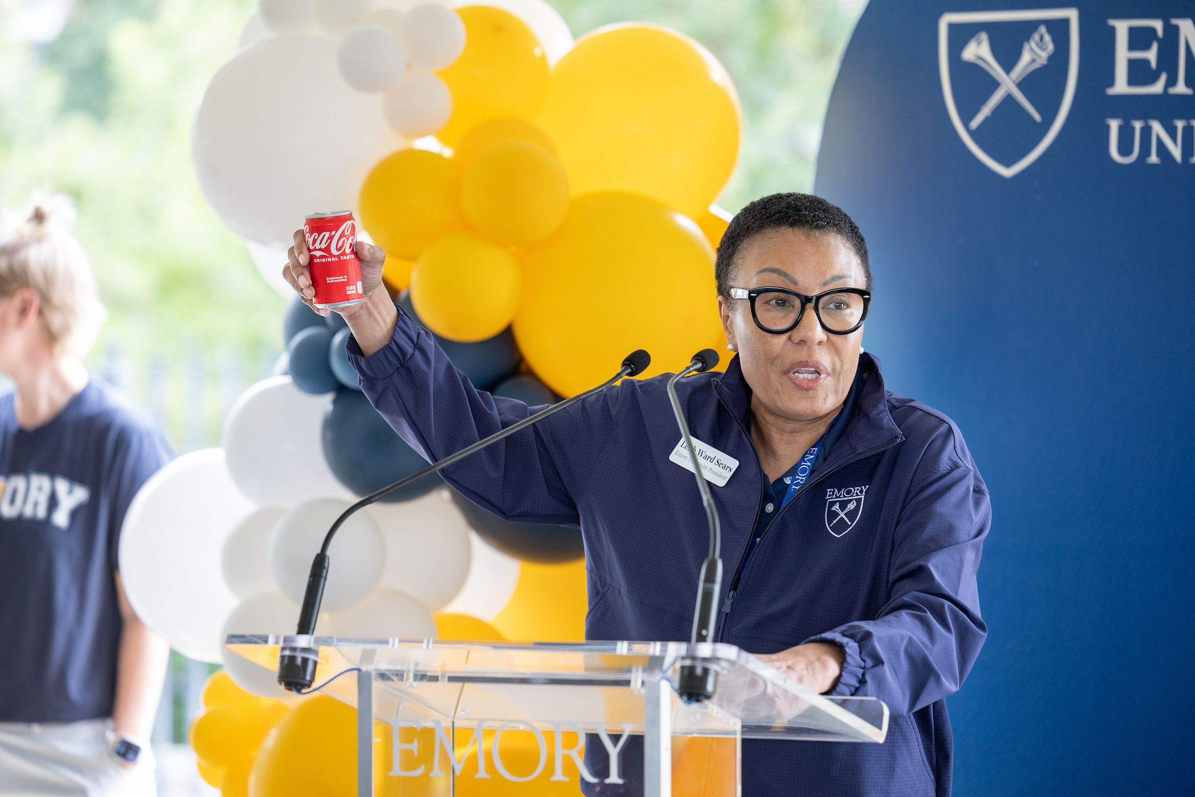 During move-in day activities, Justice Sears led students and their families in a beloved Emory tradition, the Coke Toast — a nod to the Woodruff gift that transformed the university.