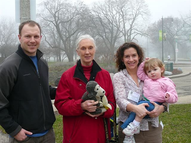 Elizabeth Lonsdorf with her husband and daughter and Jane Goodall.