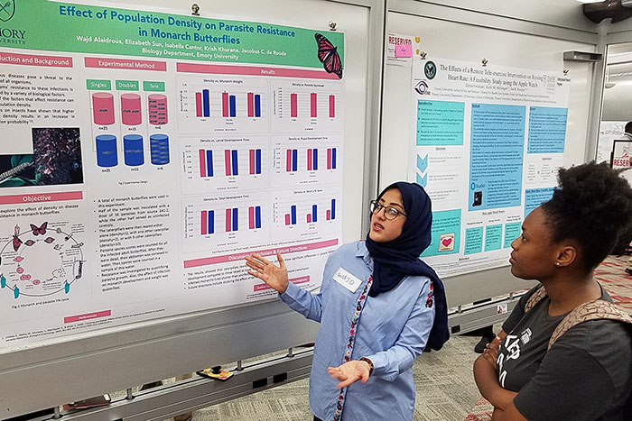 Wajd Alaidrous presents her poster to an audience