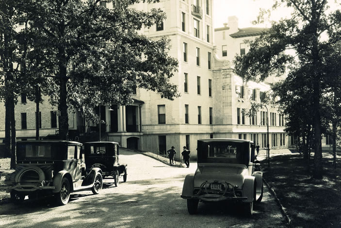 The original Robert Winship Clinic was housed in Emory University Hospital. 