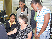 Jenny Foster working with nursing students in the Dominican Republic to locate scientific literature in Spanish on the web. Courtesy photo