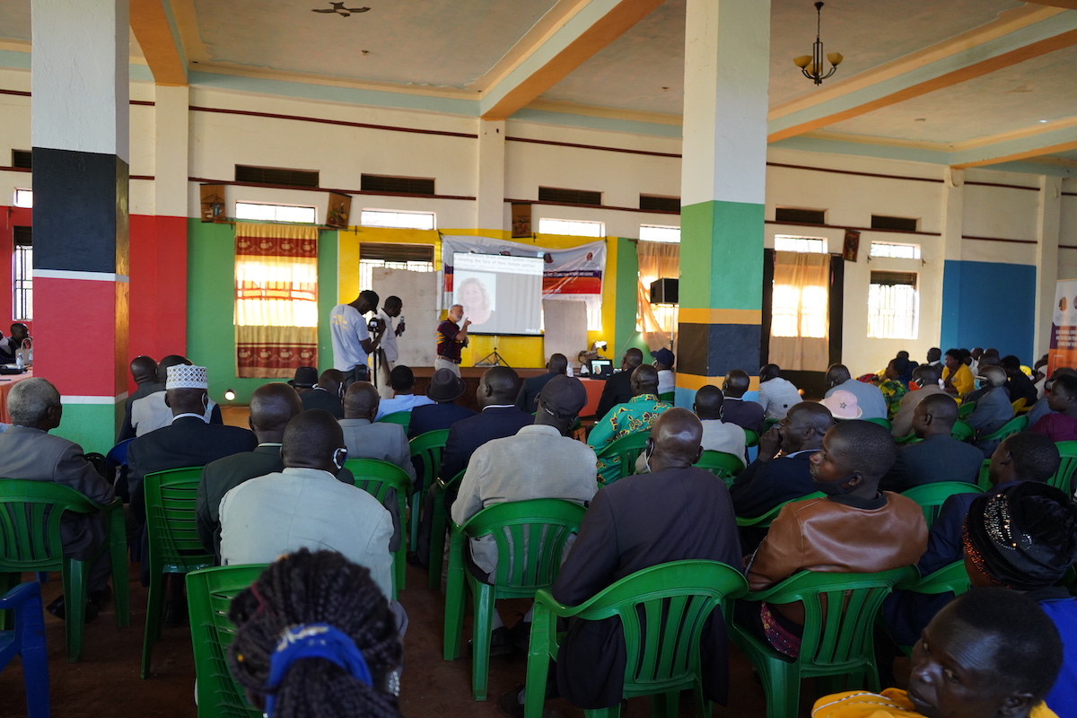 Emory researcher Larry Young presents at the Sebei conference in Kapchorwa, Uganda.