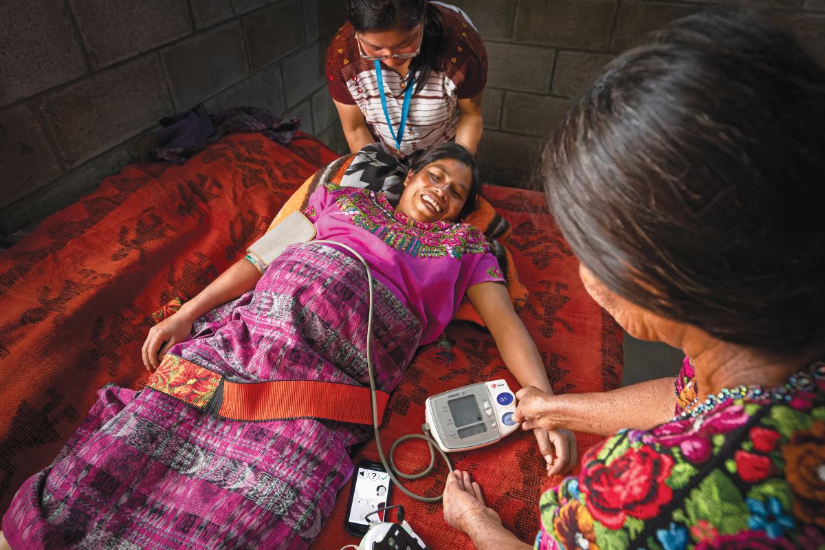 A Mayan woman receives prenatal care with safe+natal resources