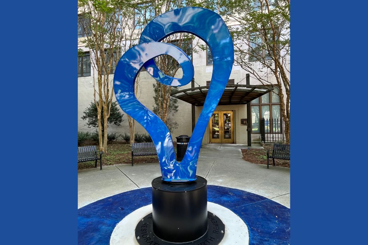 COVID-19 ‘Memory Heart’ sculpture at Emory University Hospital Midtown focuses on remembrance and reflection