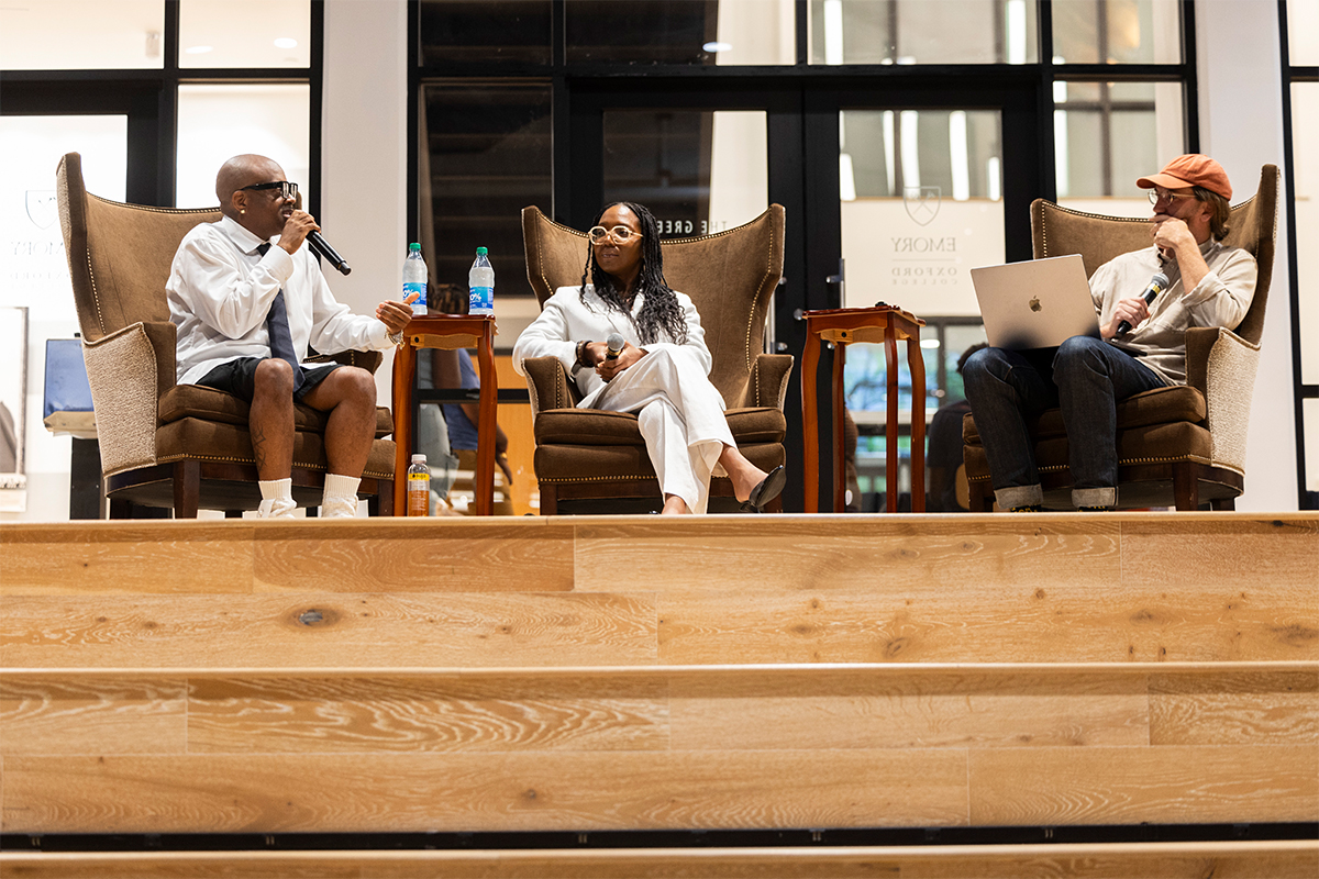 Jermaine Dupri and others talking on stage