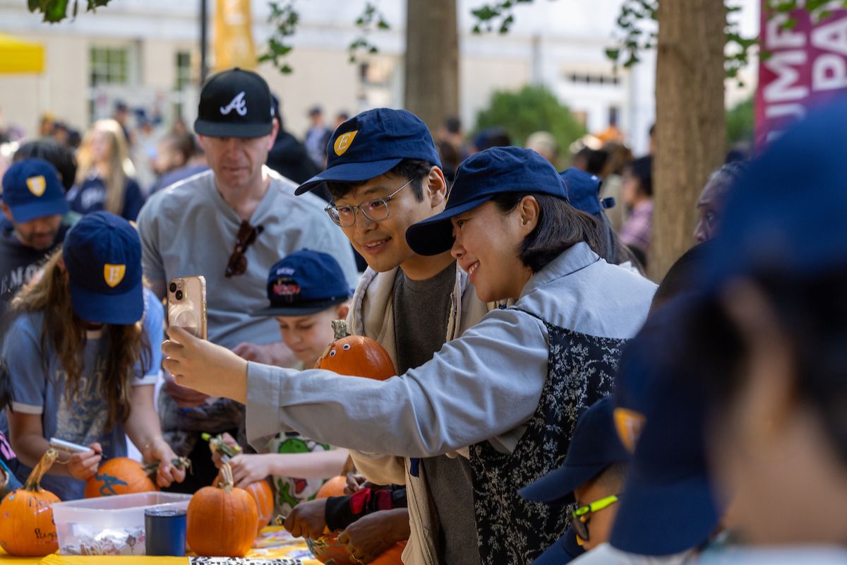 selfie at the pumpkin table