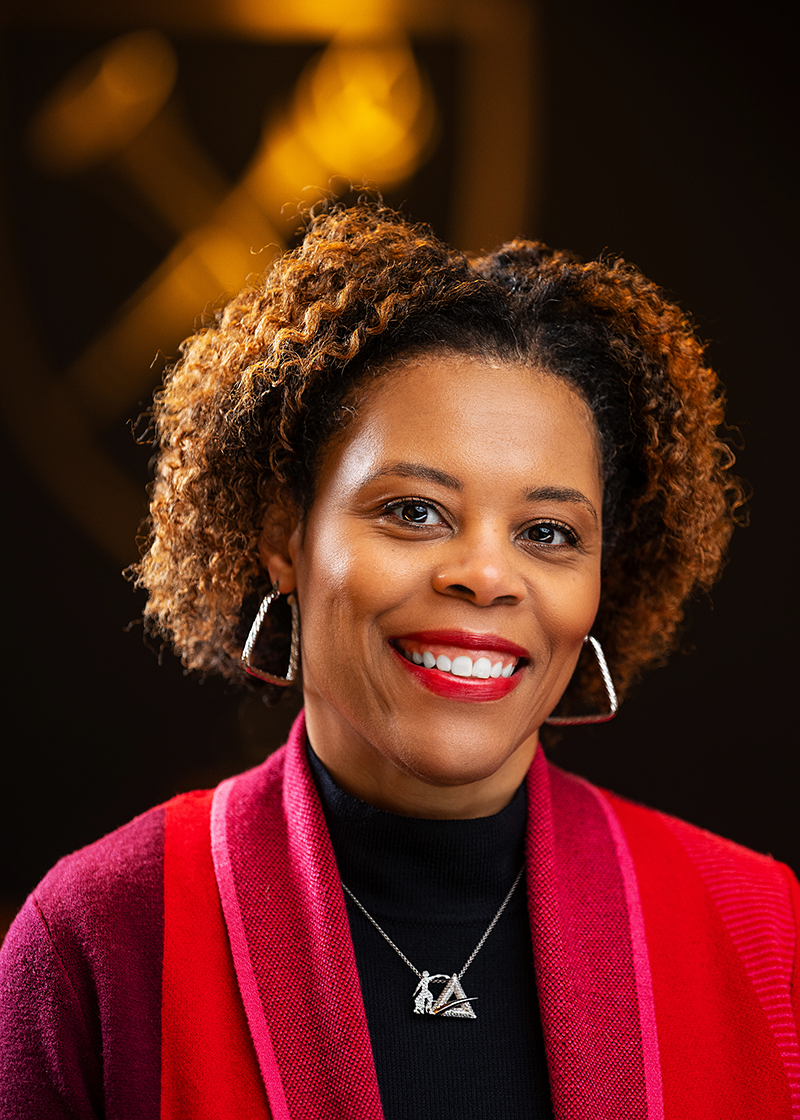 Headshot of Pearl Dowe