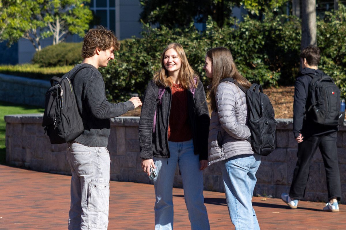 students on campus 