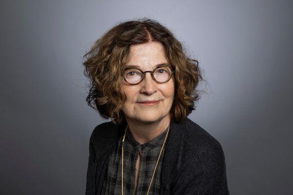 Headshot of Ellen Idler