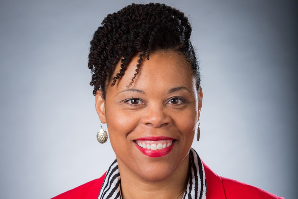 Headshot of Pearl Dowe