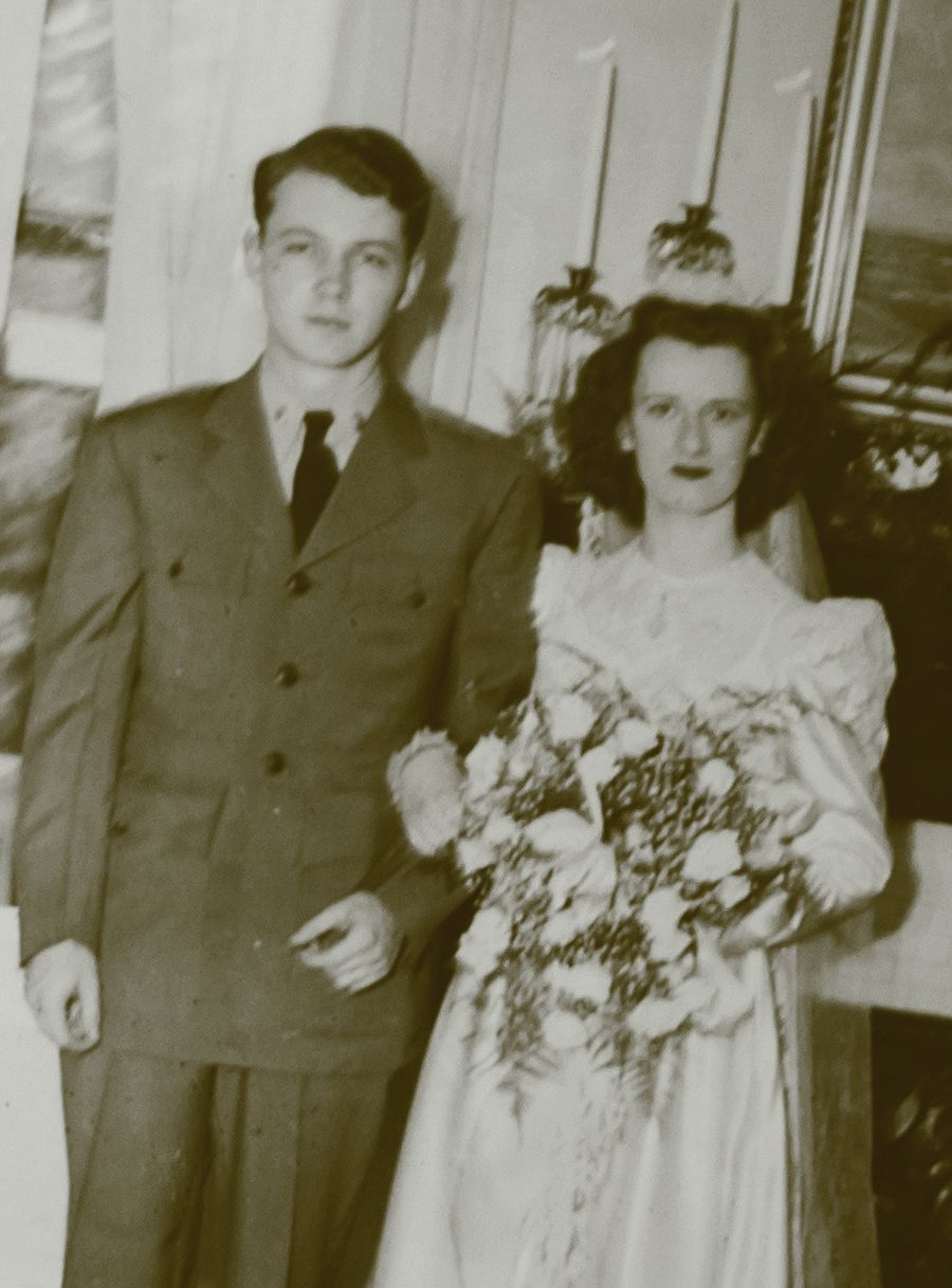 Glenn Reed and Jean Stillwell in their wedding photo, 1945